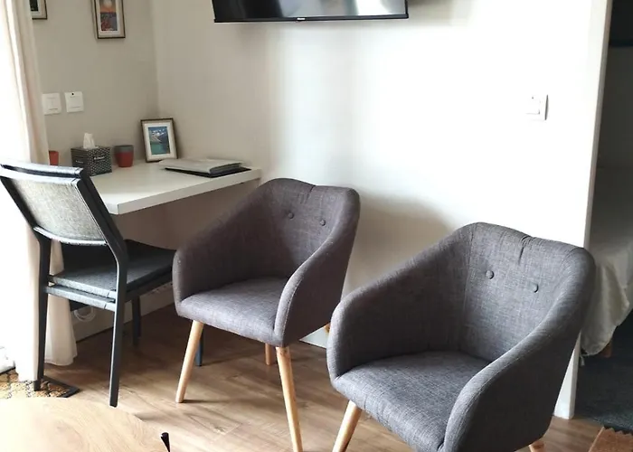 3 étoiles, 2 , Cuisine Aménagée, Terrasse, Face à La Chaîne Des Pyrénées