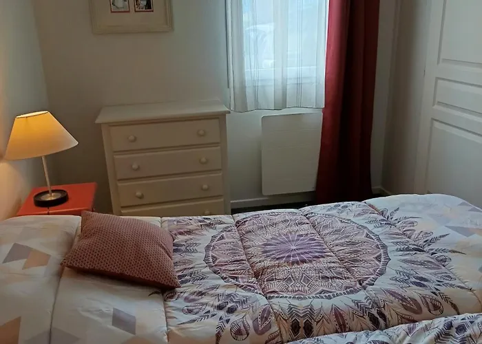 Appartement 3 étoiles, 2 , Cuisine Aménagée, Terrasse, Face à La Chaîne Des Pyrénées *