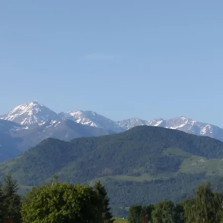 Appartement 3 Etoiles, 2 Chambres , Cuisine Amenagee, Terrasse, Face A La Chaine Des Pyrenees Apartment Bagneres-de-Bigorre