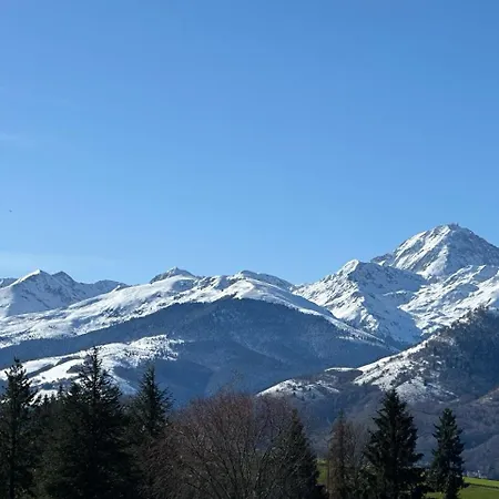 Appartement 3 Etoiles, 2 Chambres , Cuisine Amenagee, Terrasse, Face A La Chaine Des Pyrenees