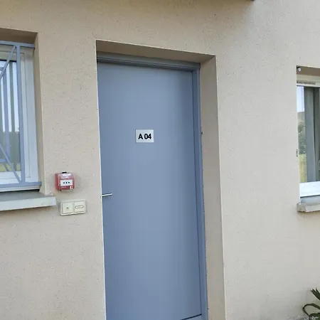 Apartment Appartement 3 Etoiles, 2 Chambres , Cuisine Amenagee, Terrasse, Face A La Chaine Des Pyrenees