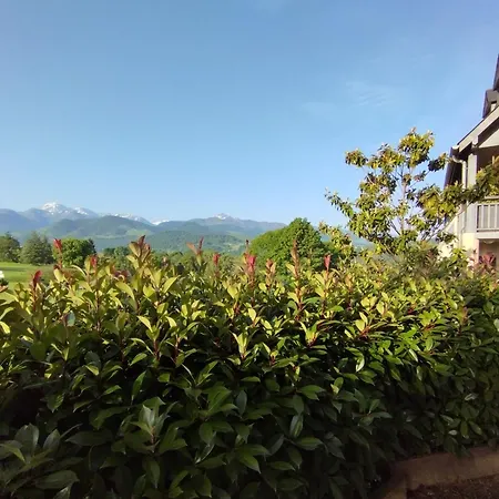 Apartment Appartement 3 Etoiles, 2 Chambres , Cuisine Amenagee, Terrasse, Face A La Chaine Des Pyrenees