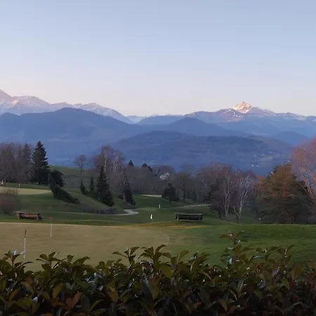 Apartamento 3 étoiles, 2 , Cuisine Aménagée, Terrasse, Face à La Chaîne Des Pyrénées Bagnères-de-Bigorre