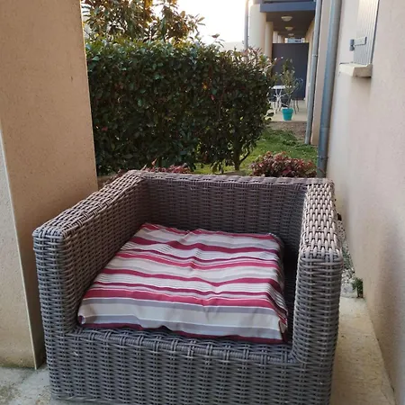 Apartment Appartement 3 Etoiles, 2 Chambres , Cuisine Amenagee, Terrasse, Face A La Chaine Des Pyrenees *