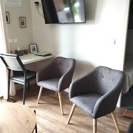 Appartement 3 Etoiles, 2 Chambres , Cuisine Amenagee, Terrasse, Face A La Chaine Des Pyrenees