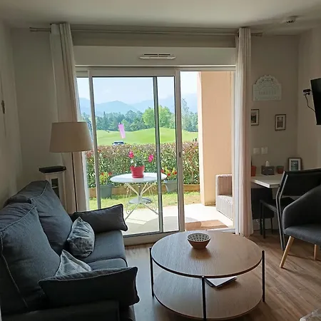 Appartement 3 Etoiles, 2 Chambres , Cuisine Amenagee, Terrasse, Face A La Chaine Des Pyrenees Bagneres-de-Bigorre