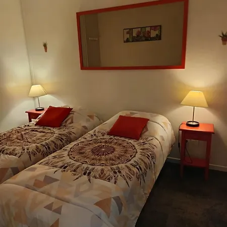 Appartement 3 Etoiles, 2 Chambres , Cuisine Amenagee, Terrasse, Face A La Chaine Des Pyrenees