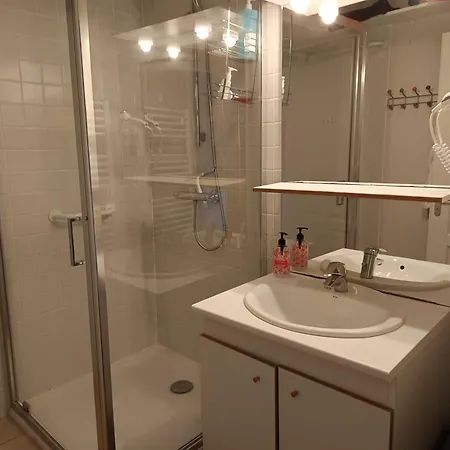 3 Etoiles, 2 , Cuisine Amenagee, Terrasse, Face A La Chaine Des Pyrenees Apartman *