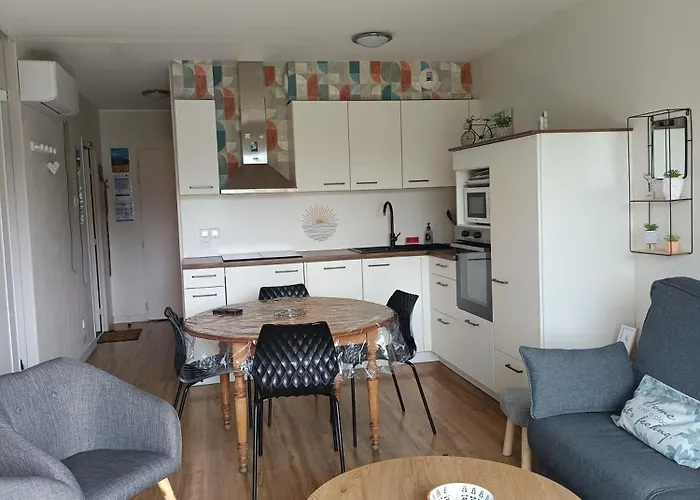 3 Etoiles, 2 , Cuisine Amenagee, Terrasse, Face A La Chaine Des Pyrenees Apartman *